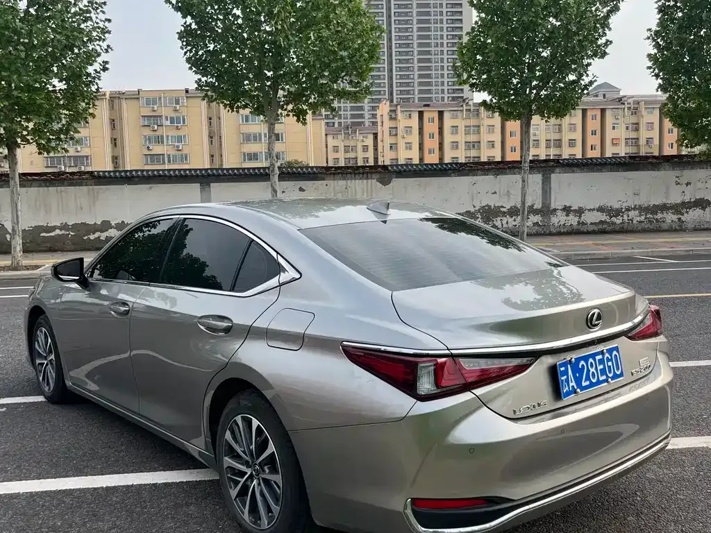 Lexus ES — фото 10