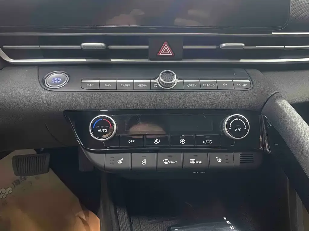 Hyundai Elantra — фото 6