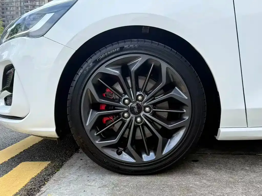 Ford Focus 2023 из CN, фото 10