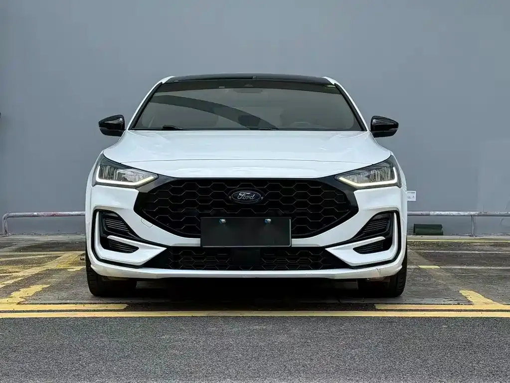 Ford Focus 2023 из CN, фото 8