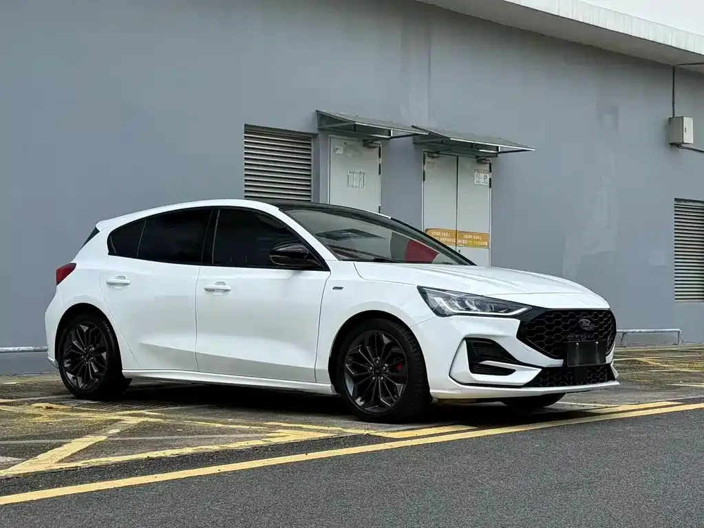 Ford Focus 2023 из CN, фото 3