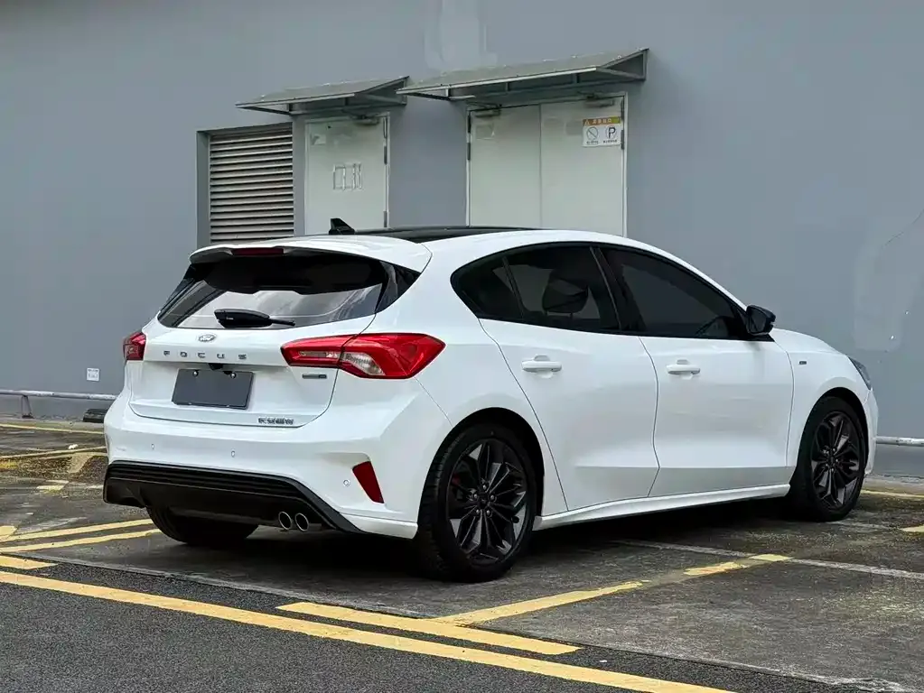 Ford Focus 2023 из CN, фото 5