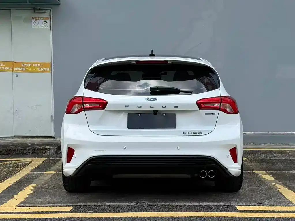 Ford Focus 2023 из CN, фото 2