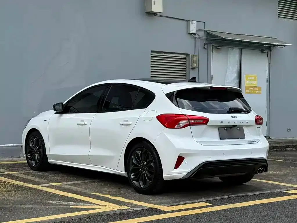 Ford Focus 2023 из CN, фото 7