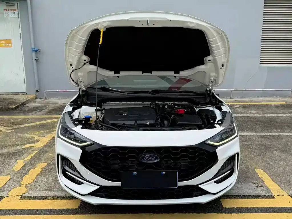 Ford Focus 2023 из CN, фото 4