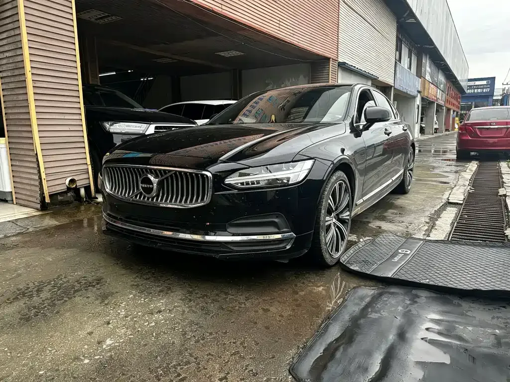 Volvo S90 — фото 1