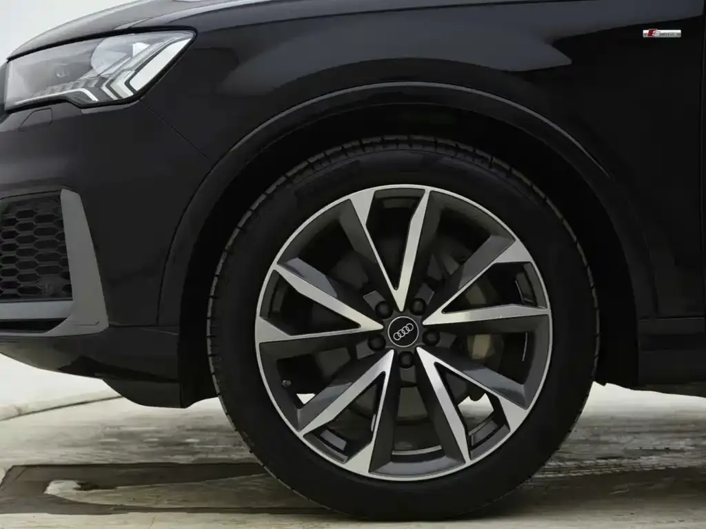 Audi Q7 2021 из CN, фото 7