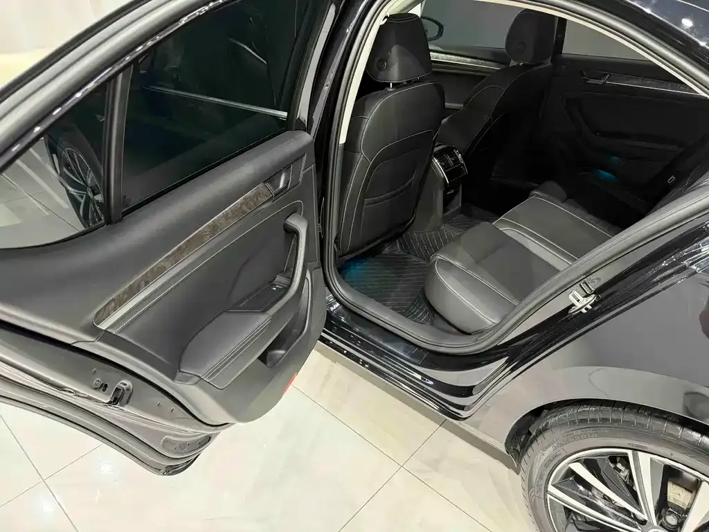 Skoda Superb — фото 7