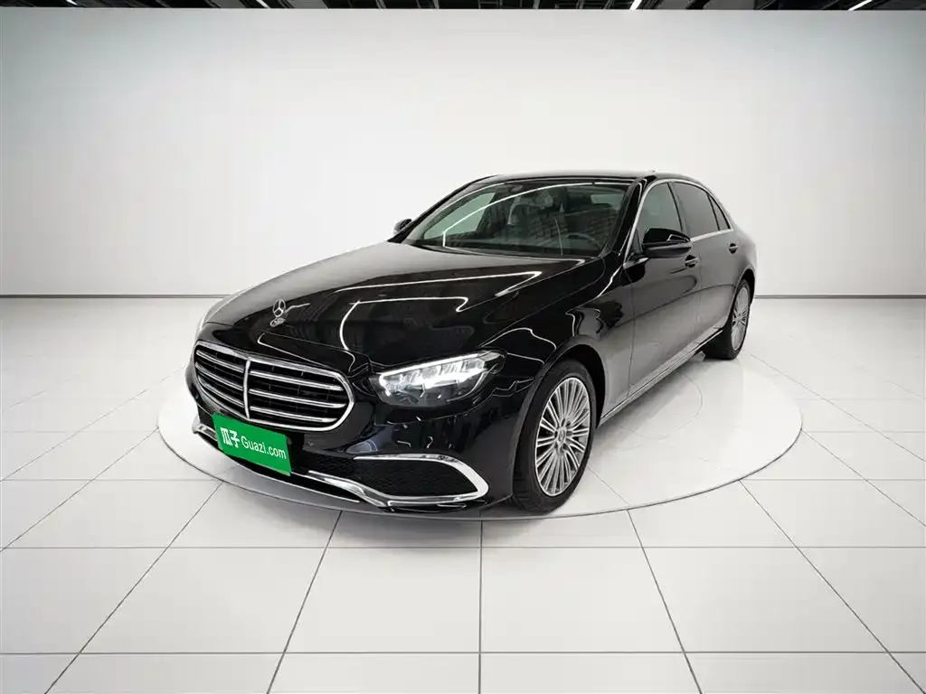 Mercedes-Benz E-Class — фото 1