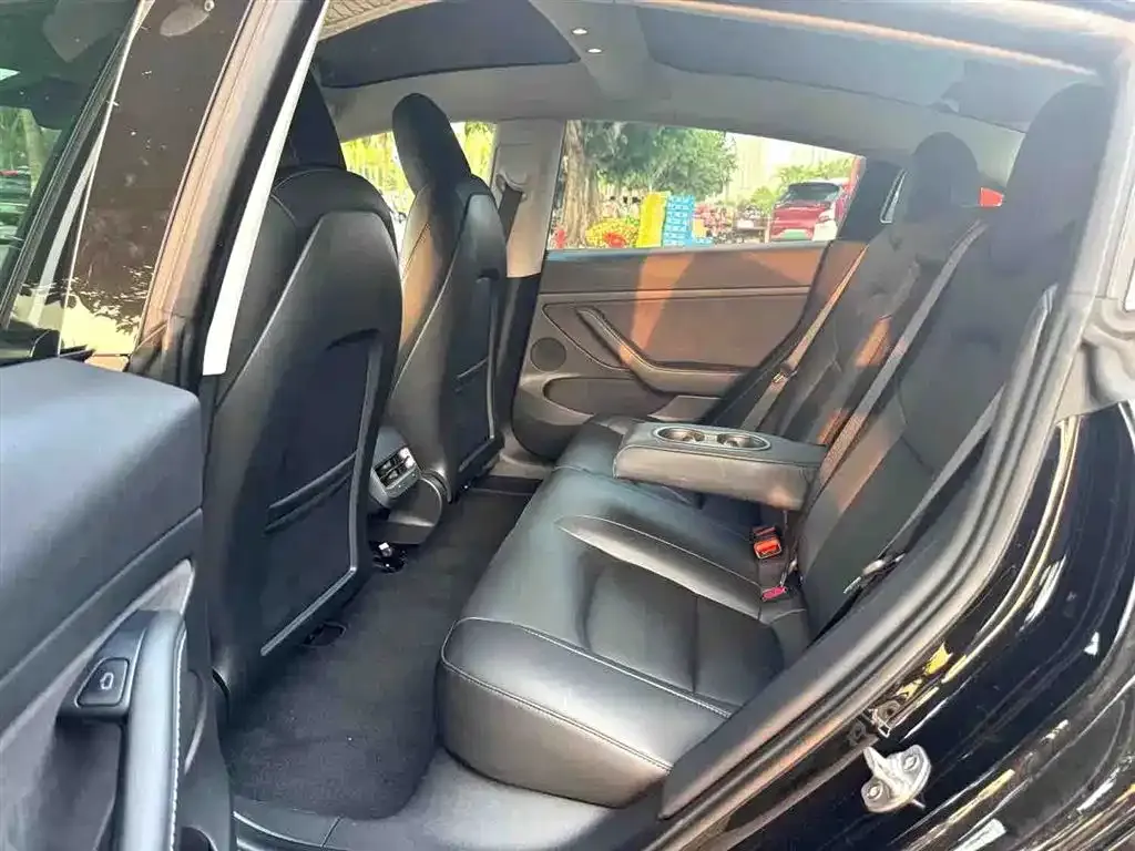 Tesla Model 3 — фото 3