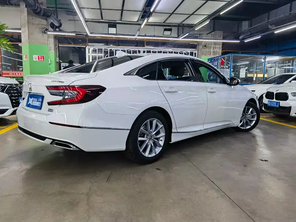 Honda Accord — фото 3