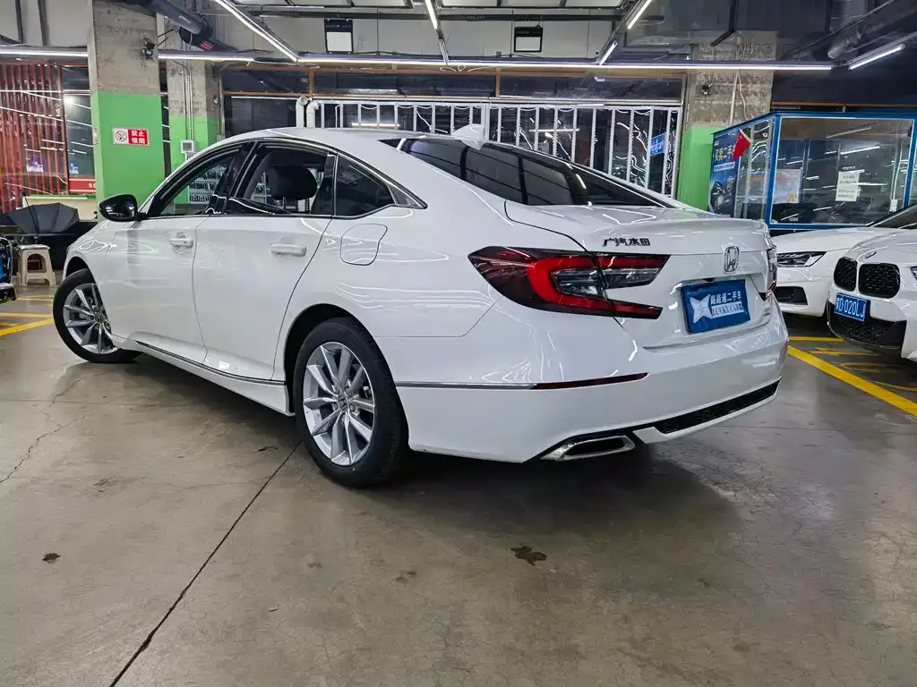Honda Accord — фото 9