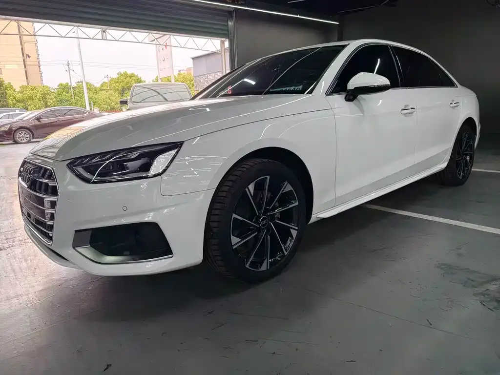 Audi A4L 2022 из CN, фото 1