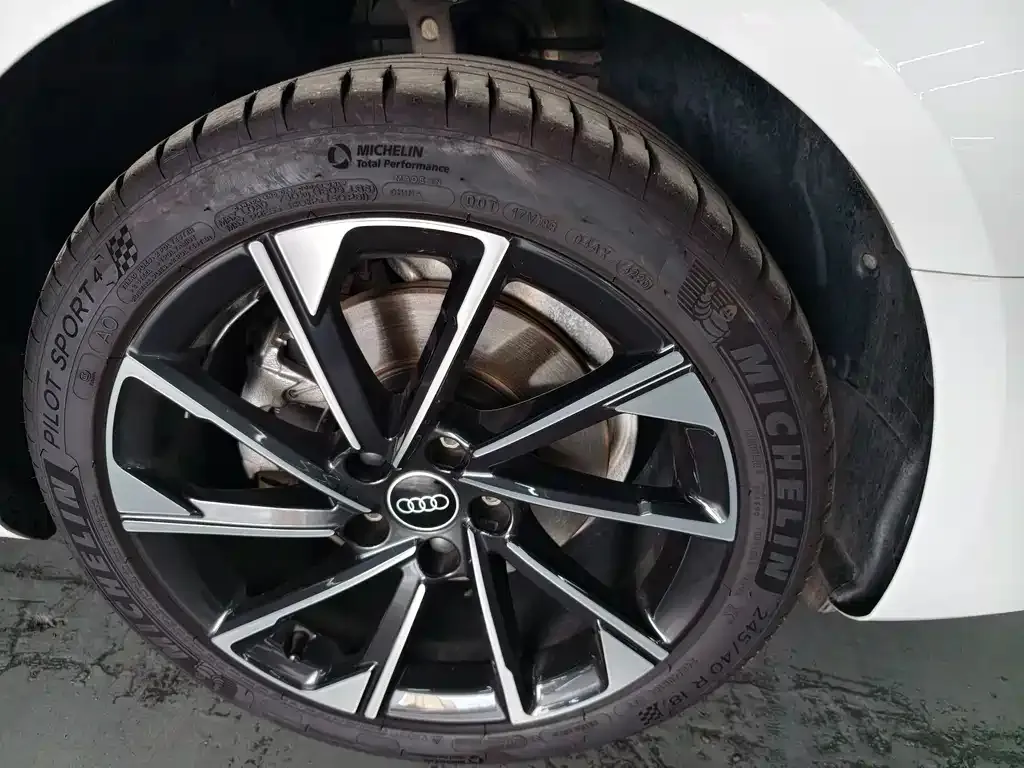 Audi A4L 2022 из CN, фото 6