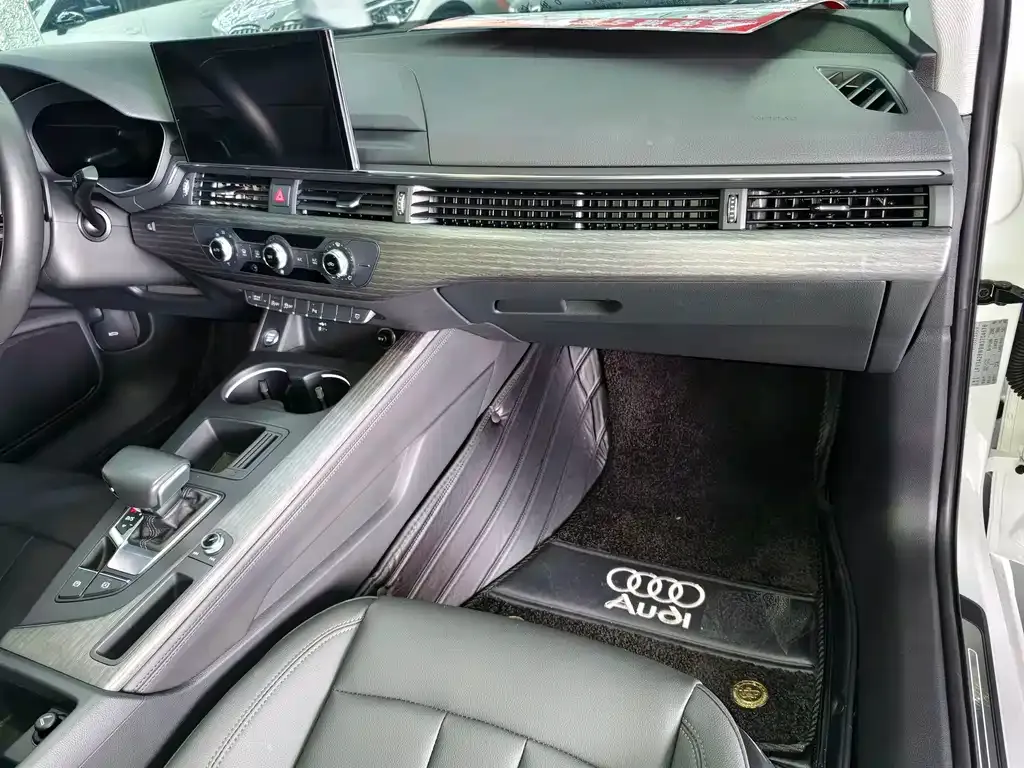 Audi A4L 2022 из CN, фото 3