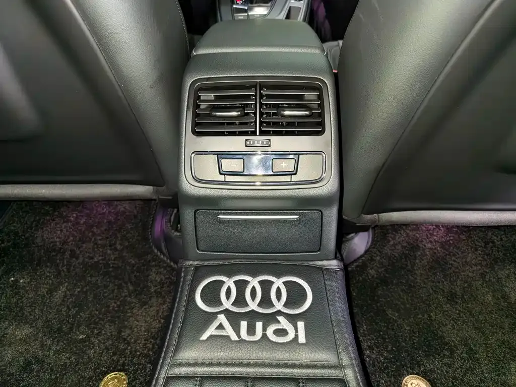 Audi A4L 2022 из CN, фото 7