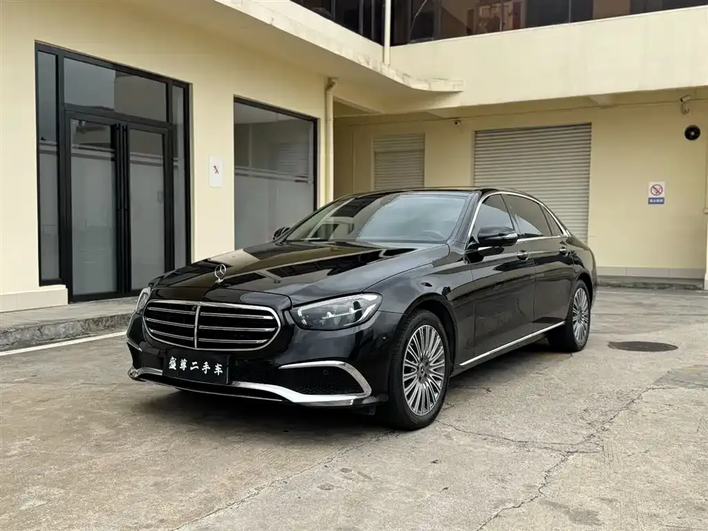 Mercedes-Benz E-Class — фото 1