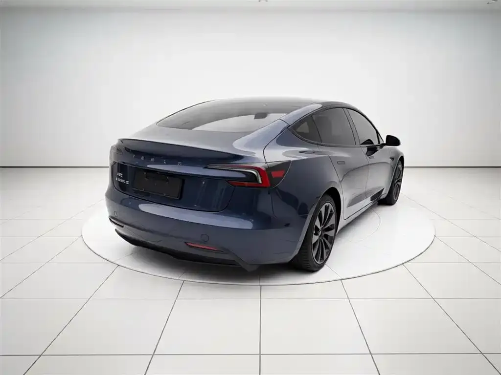Tesla Model 3 — фото 8
