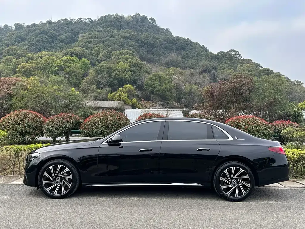 Mercedes-Benz E-Class — фото 10