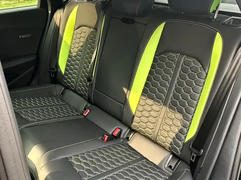 Audi RS 4 2025 из CN, фото 4