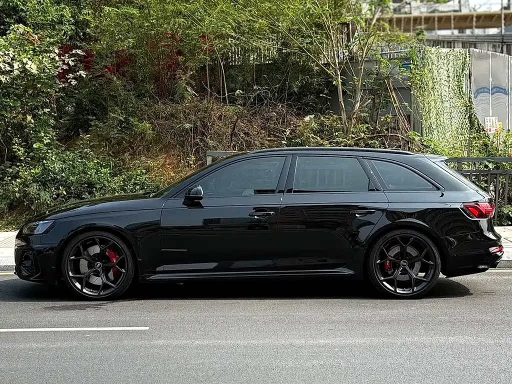 Audi RS 4 2025 из CN, фото 9