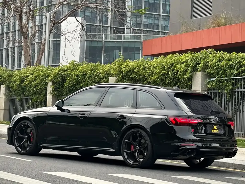 Audi RS 4 2025 из CN, фото 10