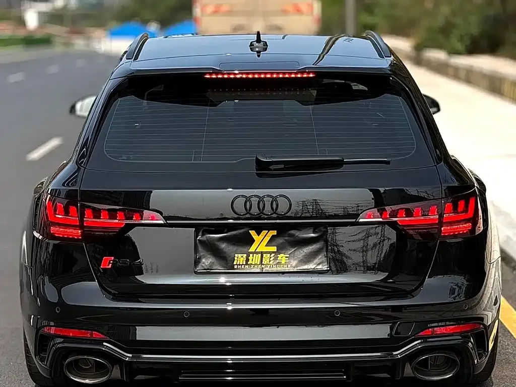 Audi RS 4 2025 из CN, фото 2