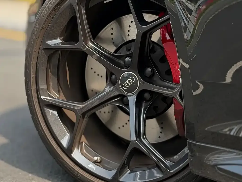 Audi RS 4 2025 из CN, фото 5