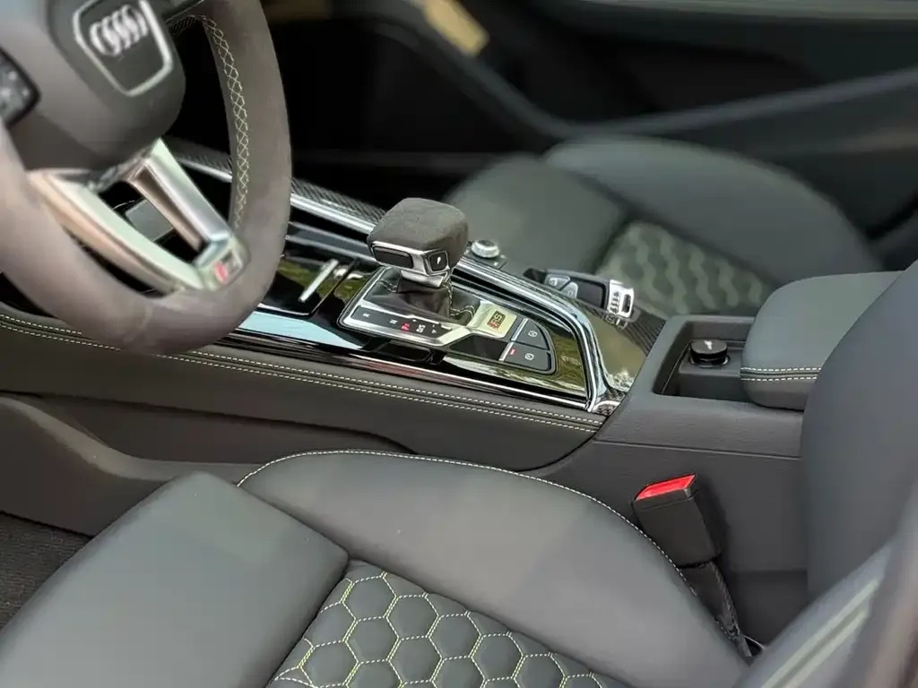 Audi RS 4 2025 из CN, фото 3