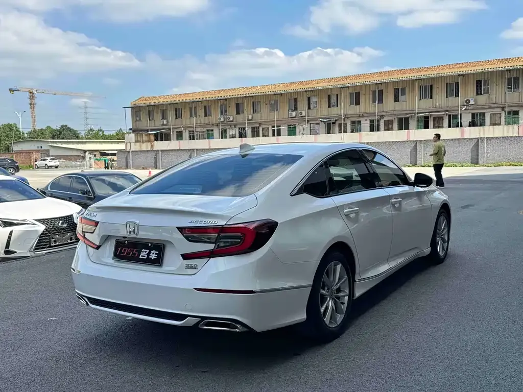 Honda Accord — фото 8