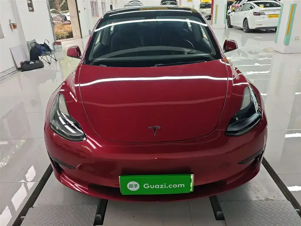 Tesla Model 3 — фото 3