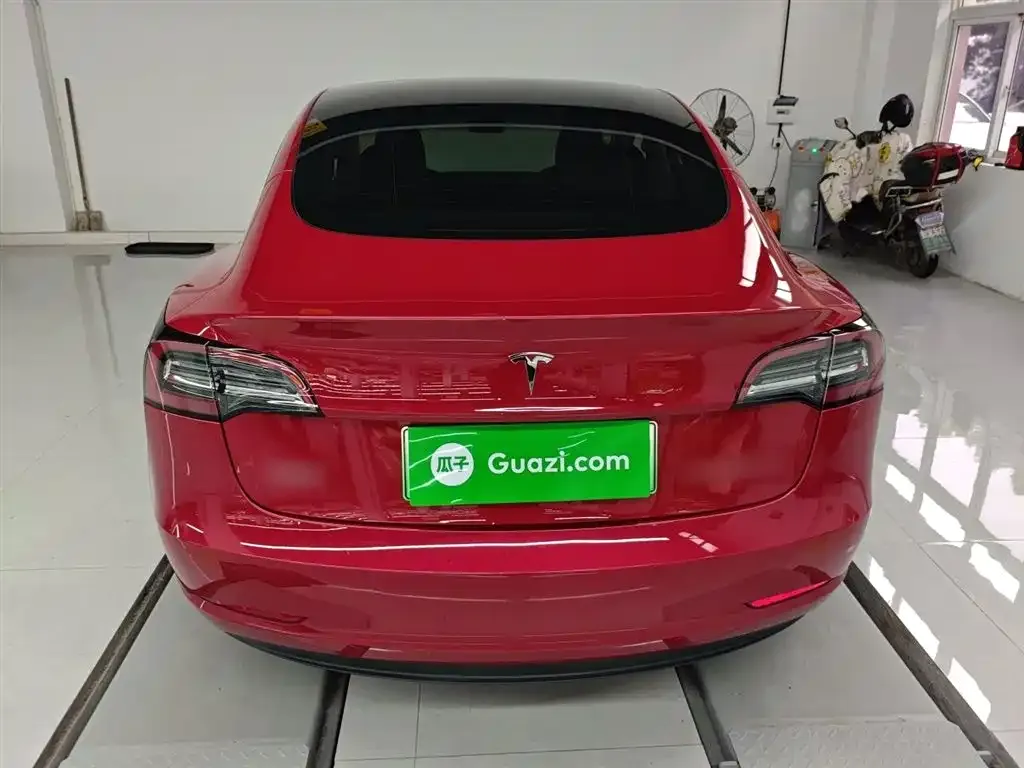 Tesla Model 3 — фото 2