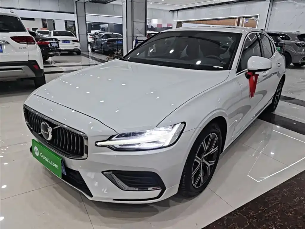 Volvo S60 2023 из CN, фото 3