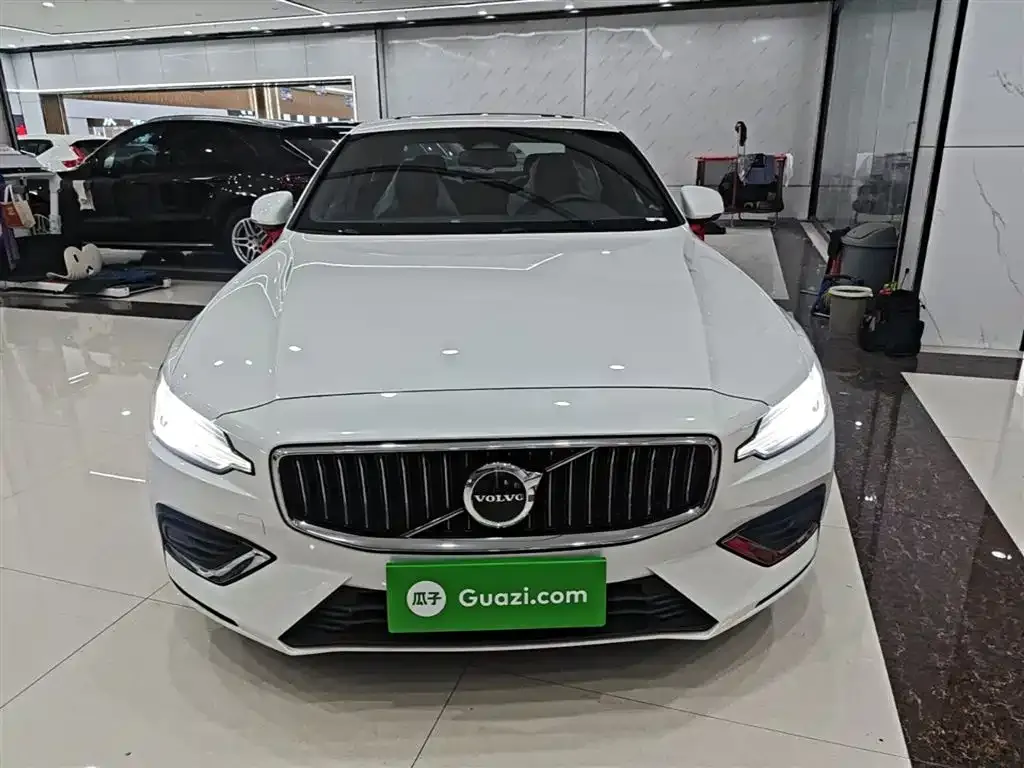 Volvo S60 2023 из CN, фото 5
