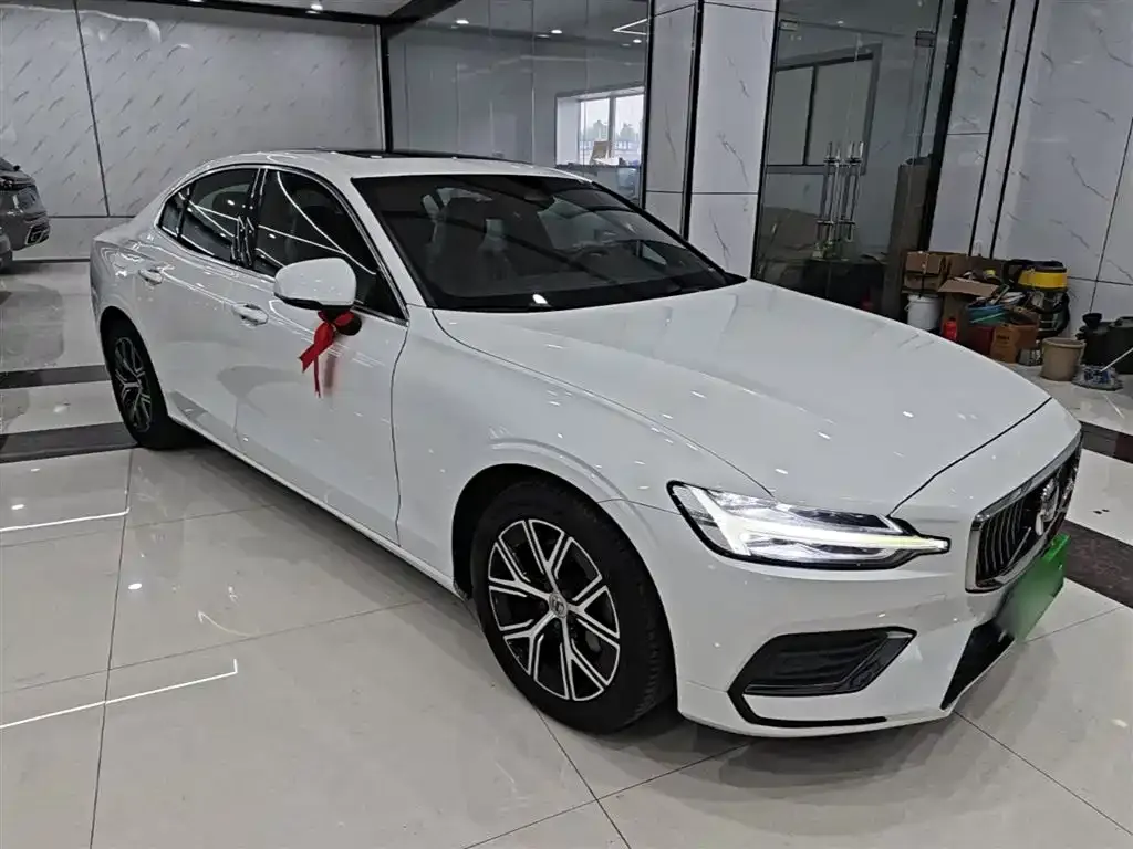 Volvo S60 2023 из CN, фото 6