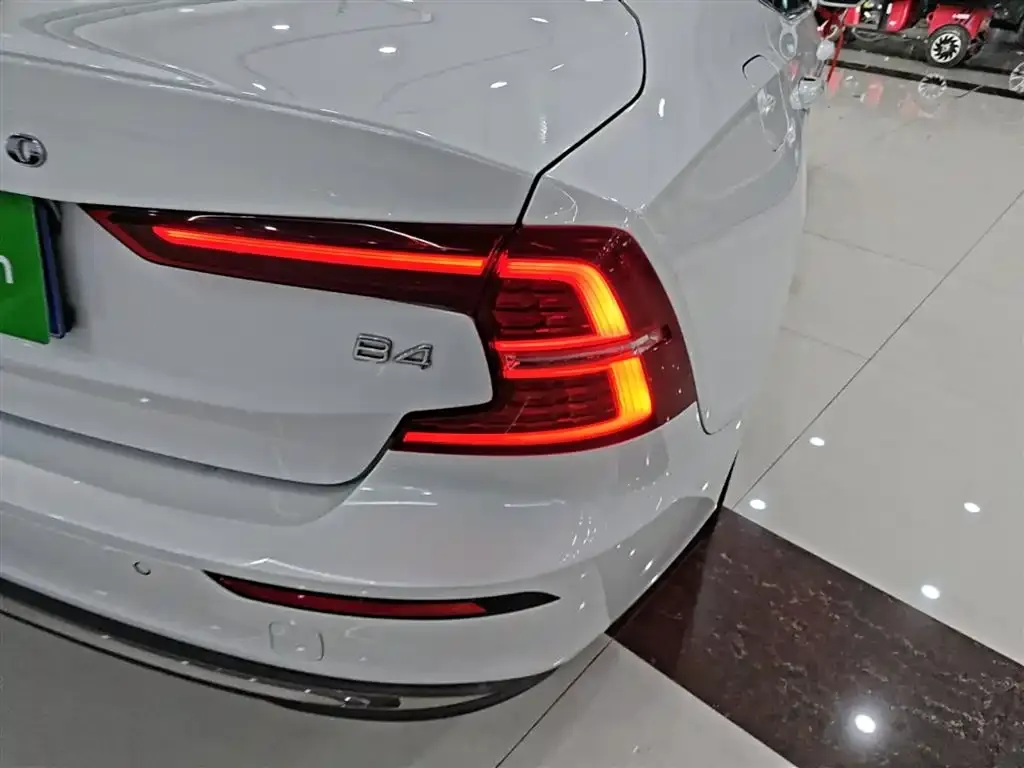 Volvo S60 2023 из CN, фото 2