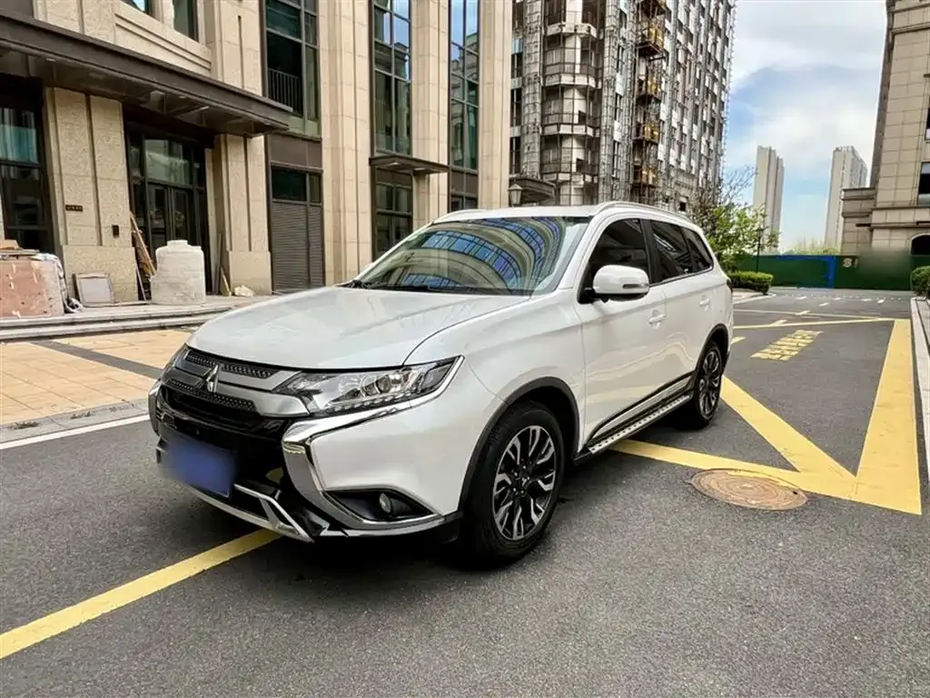 Mitsubishi Outlander 2021 из CN, фото 10