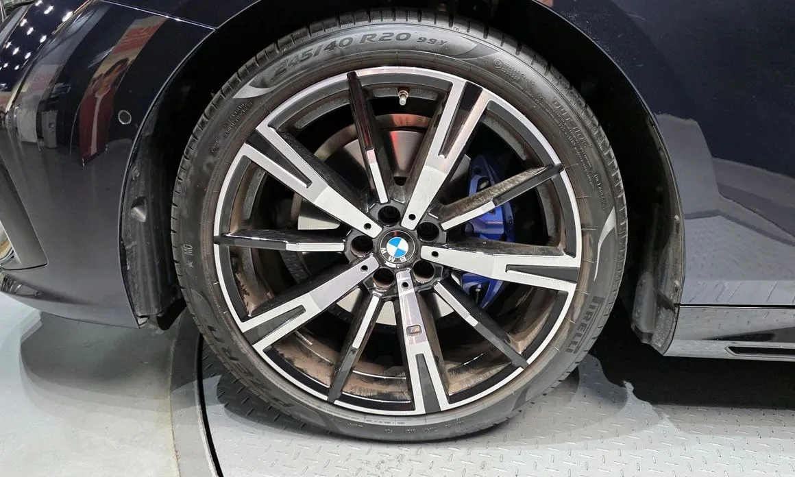 BMW 5-Series — фото 10