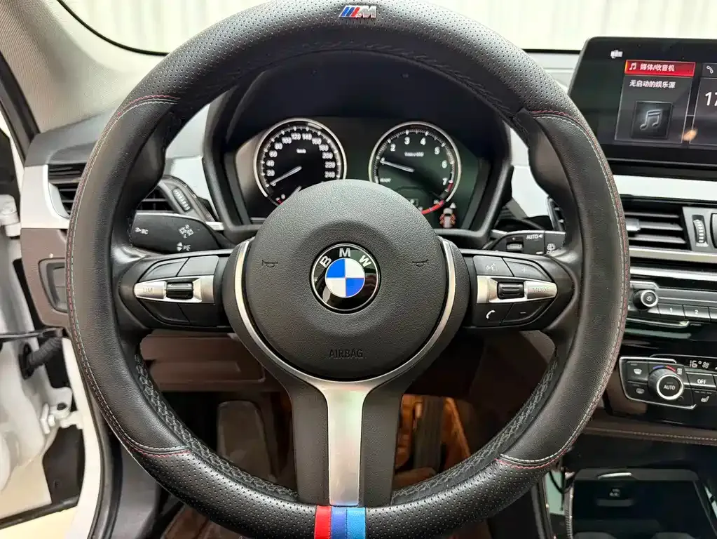 BMW X1 — фото 9