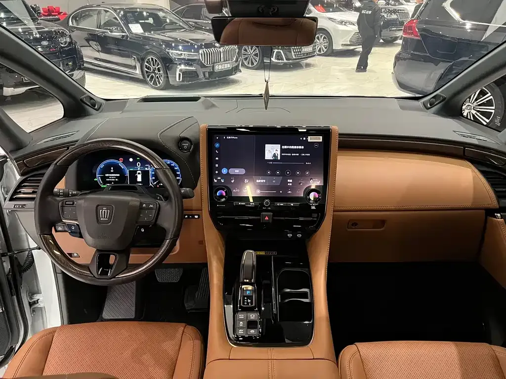 Toyota Vellfire — фото 2