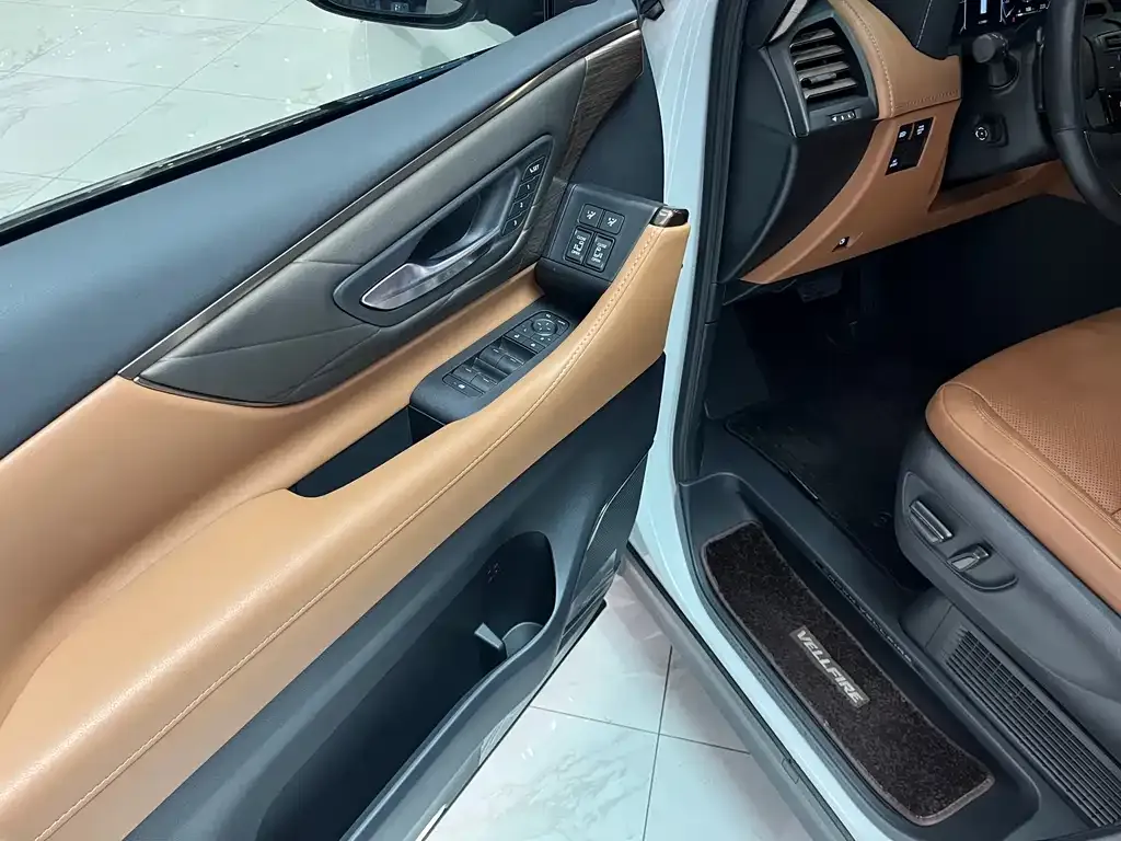 Toyota Vellfire — фото 7