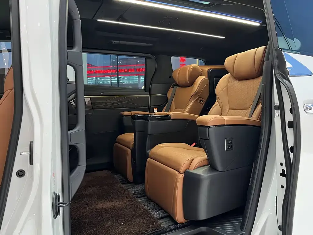 Toyota Vellfire — фото 3
