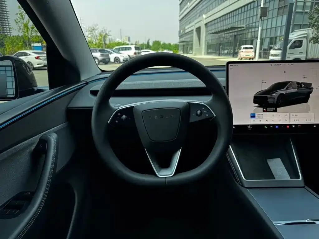 Tesla Model Y — фото 8
