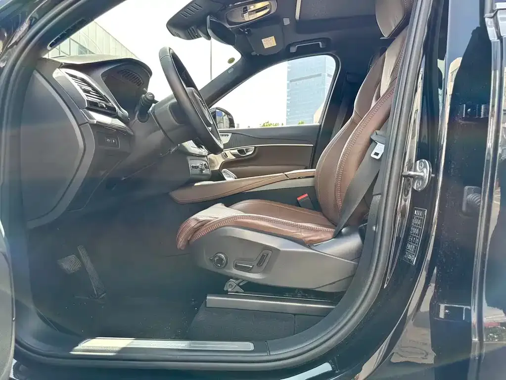 Volvo XC90 PHEV 2023 из CN, фото 3