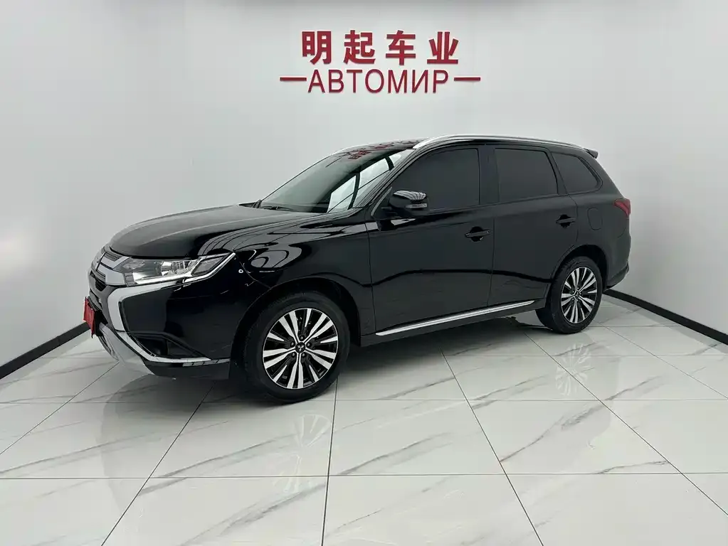 Mitsubishi Outlander — фото 1