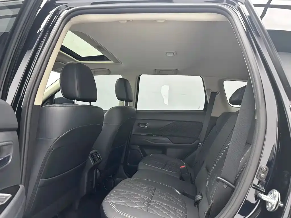 Mitsubishi Outlander — фото 9