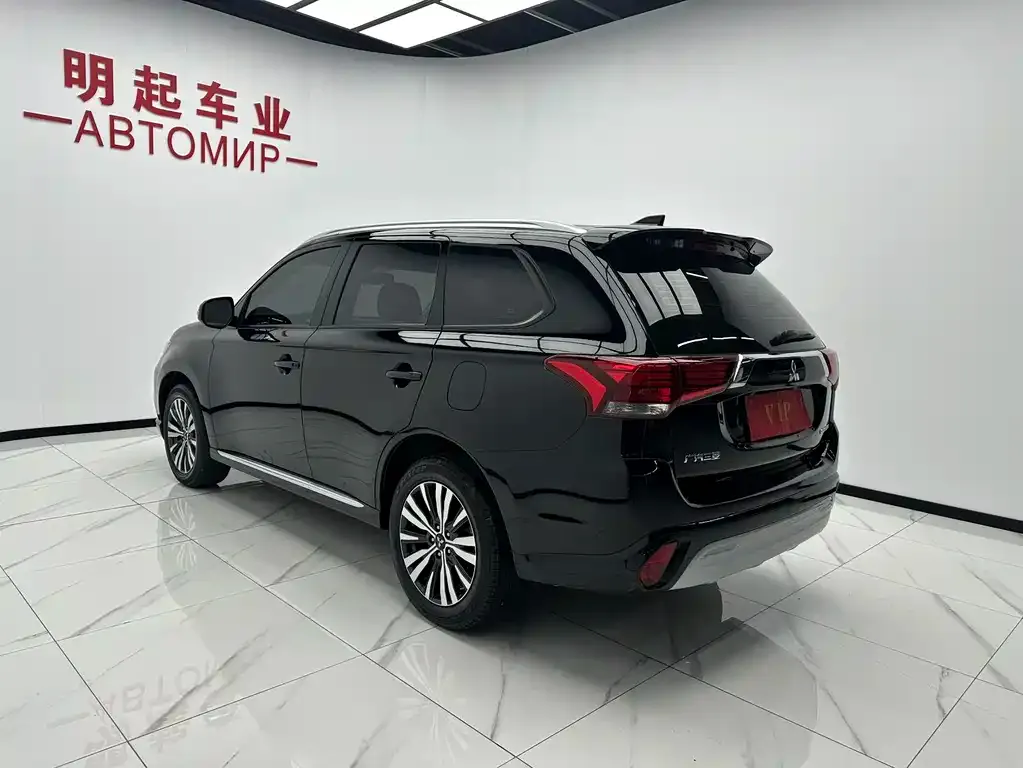 Mitsubishi Outlander — фото 3