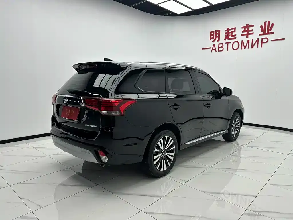 Mitsubishi Outlander — фото 5