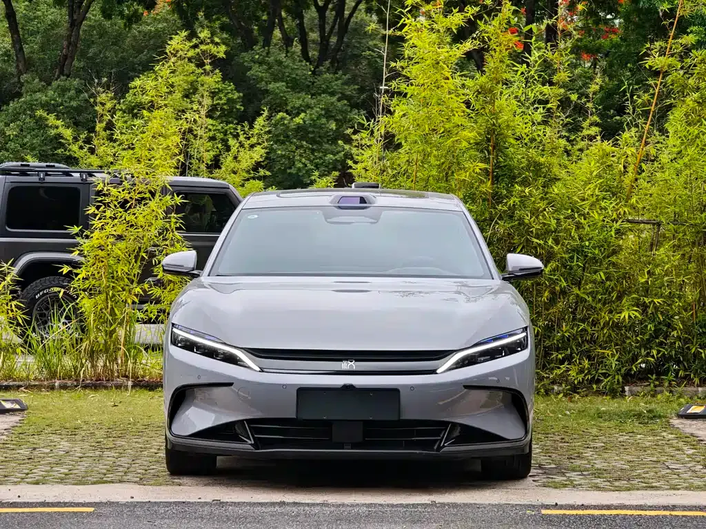 BYD Han — фото 10