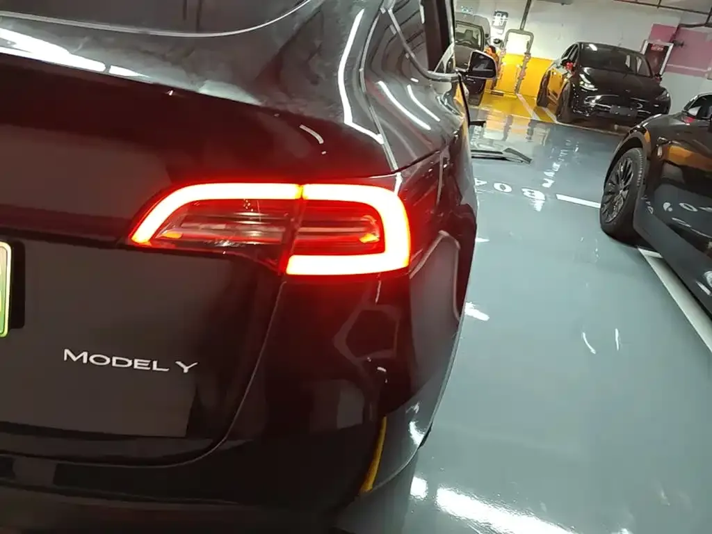 Tesla Model Y — фото 6